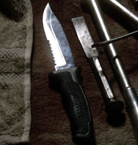 File:9x06 knife.jpg