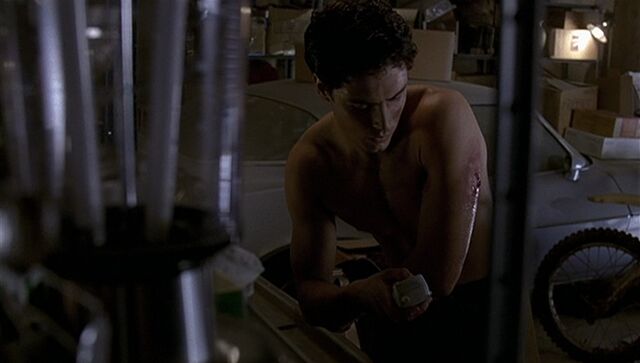 File:1x15 Rick's garage.jpg