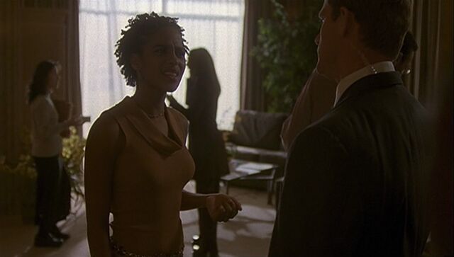 File:1x16 hotel suite.jpg