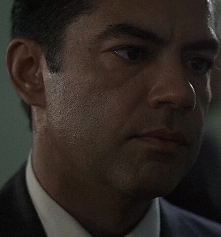 File:3x01 Luis Annicon.jpg