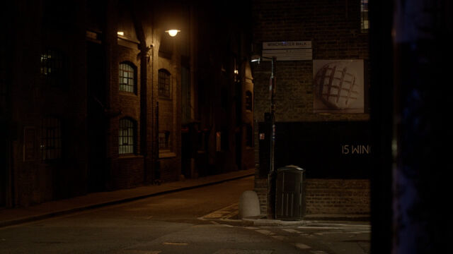 File:Winchester-walk.jpg