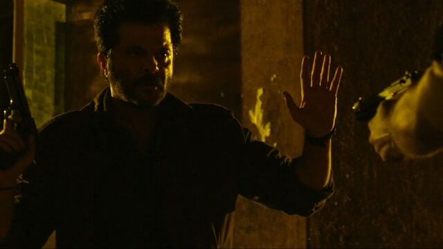 File:In1x04 Jai gunpoint.jpg