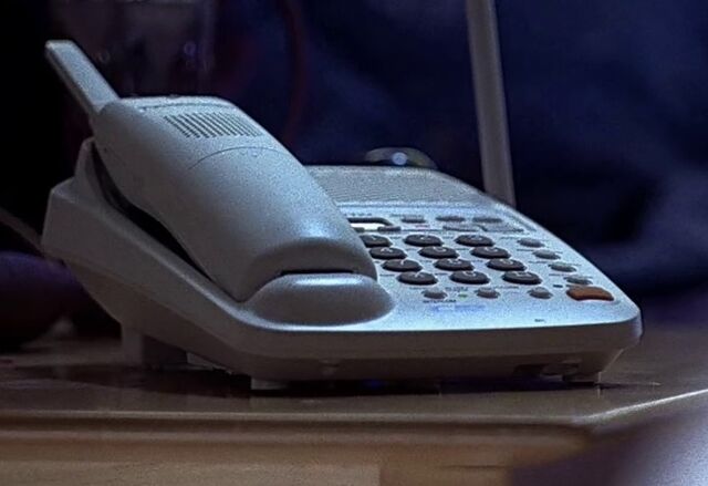 File:2x04 Carla phone.jpg