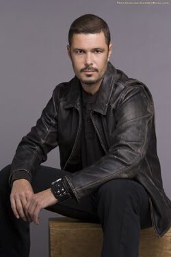 Tony Almeida s7.jpg