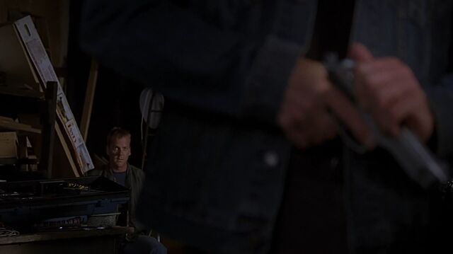 File:2x02 Eddie loads.jpg