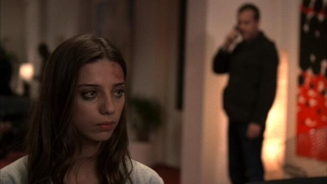 File:5x07-inessa-jack-phone.jpg