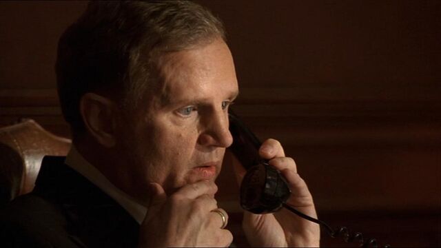 Datei:Suvarov.onPhone.jpg