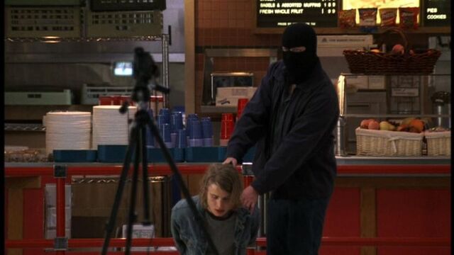 File:5x03-guarding-derek.jpg