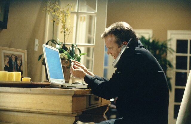 File:JackUsesKatesComputer.jpg