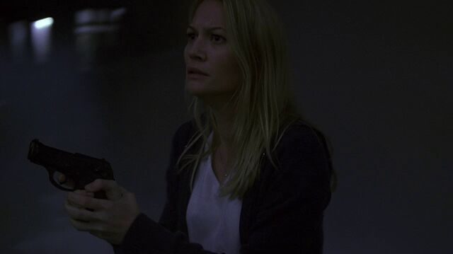 File:Kate with beretta.jpg