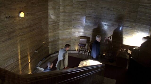 File:7x04 safehouse stairs.jpg