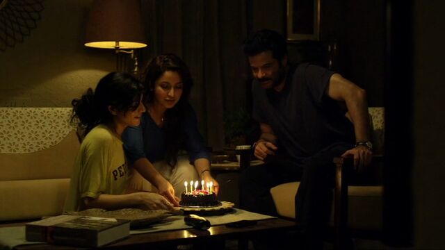 File:In1x01 birthday.jpg