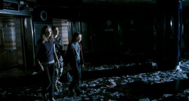 File:28WeeksLater London Underground01.jpg