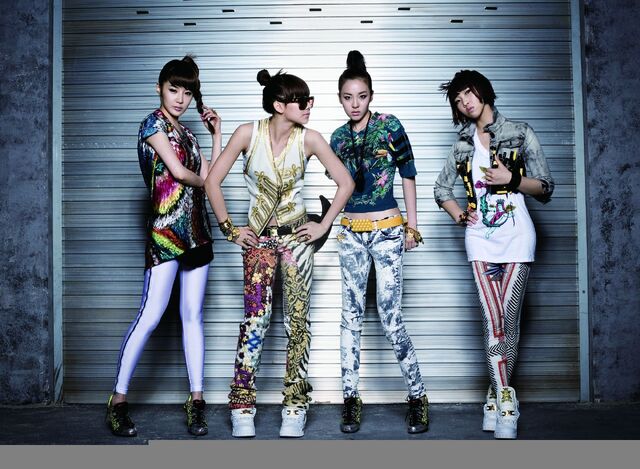 File:Minitokyo.2NE1.521784.jpg