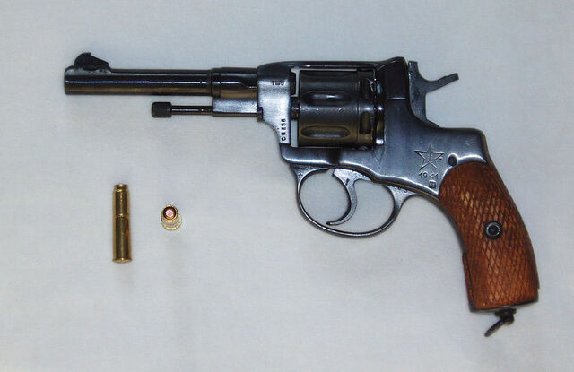 Plik:Nagant Revolver.jpg