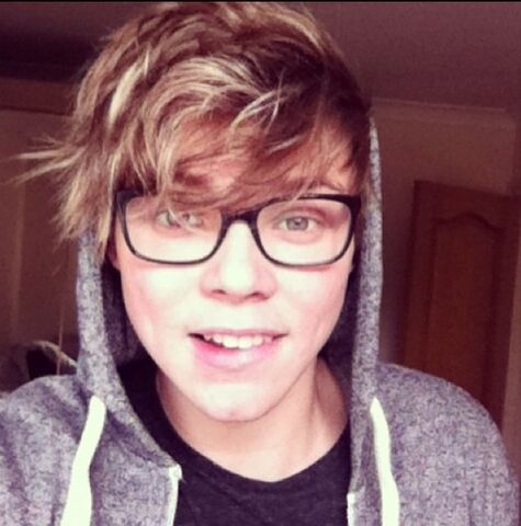 File:Ashton-ashton-irwin-34739452-500-505.jpg