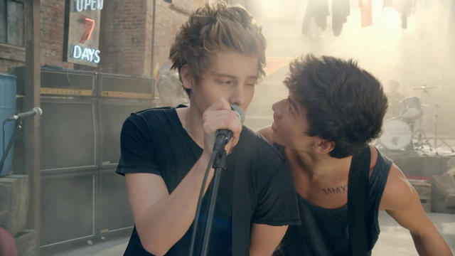 File:5 Seconds of Summer - She Looks So Perfect - 5 Seconds of Summer Wiki (39).png