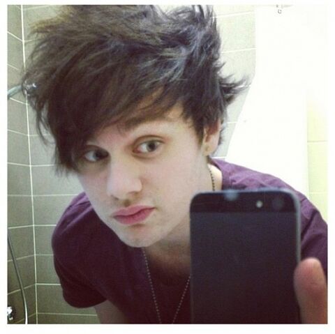 Archivo:600full-michael-clifford.jpg