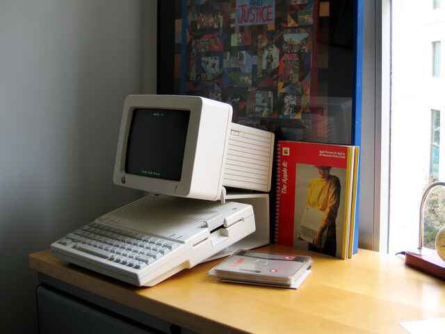 Plik:Apple IIc.jpg