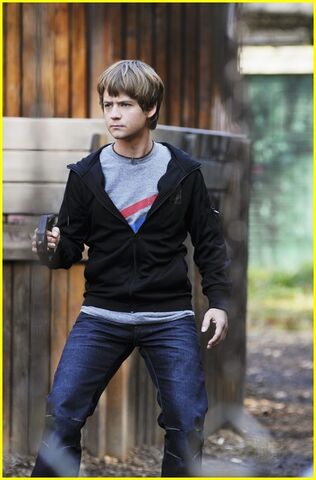File:Jason-earles-aaron-stone-04.jpg
