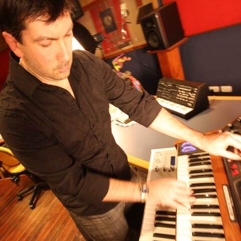 File:Sean-playing-Synth2.jpg