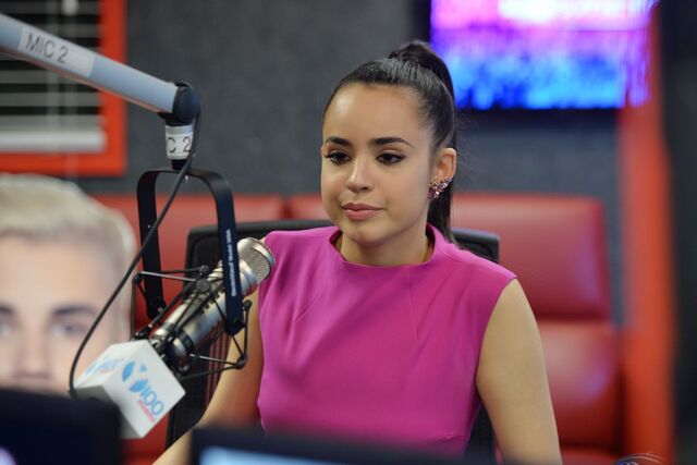 File:Sofia-carson-visits-radio-station-y-100-in-fort-lauderdale-florida-5-4-2016-4.jpg