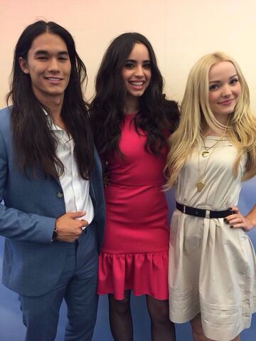 File:Wcyk0a-l-610x610-dress-dove cameron-sofia carson-descendants-red-white-belt-red dress.jpg