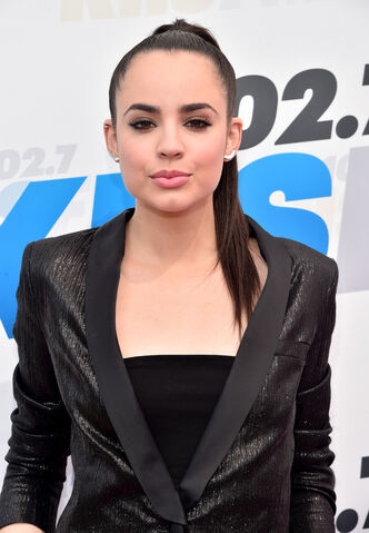 File:740full-sofia-carson.jpg