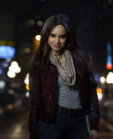 File:Sofia-Carson-as-Lola-Perez-1-833x1024.jpg