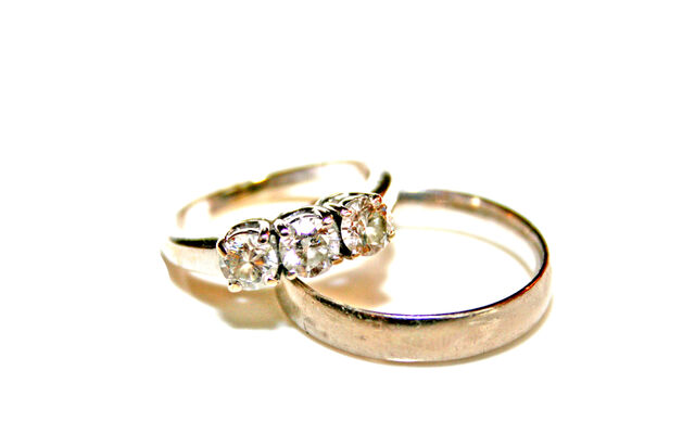 File:Wedding rings.jpg