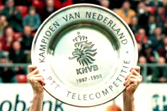 Bestand:Kampioensschaal 1998.jpg