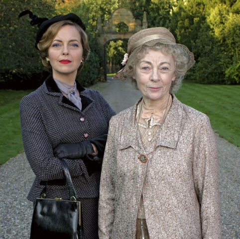 File:Miss-Marple-miss-marple-23639504-600-597.jpg