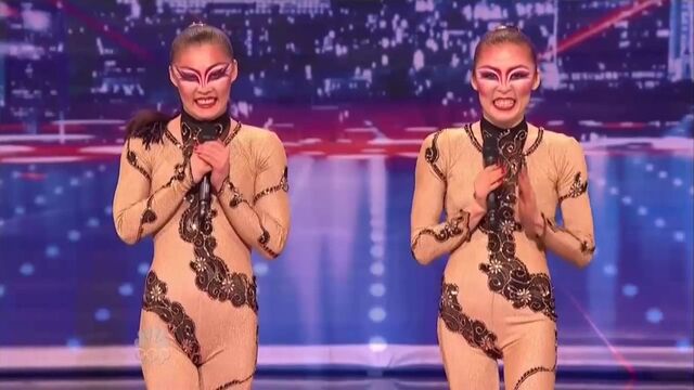 File:Ganbaatarcontortionsisters.jpg