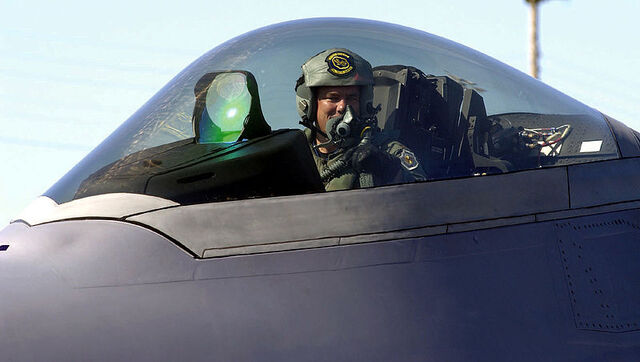 File:800px-F-22 cockpit close-up.jpg
