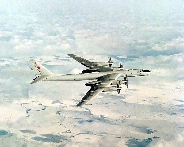 File:750px-Tu-142MR-1990-1-.jpg