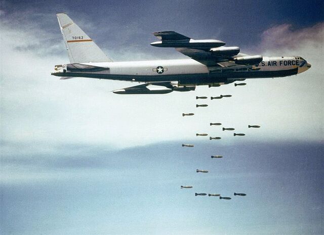 File:800px-Boeing B-52 dropping bombs.jpg