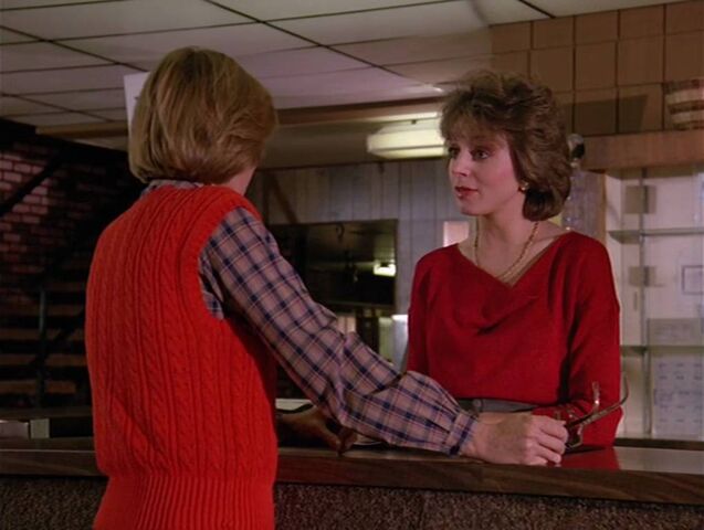 File:Receptionist-natural born.jpg