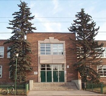 Queen Elizabeth Jr-Sr Calgary.jpg
