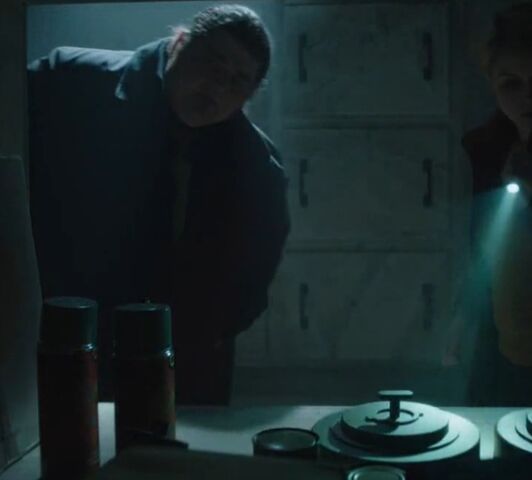 File:1x06 stash.jpg
