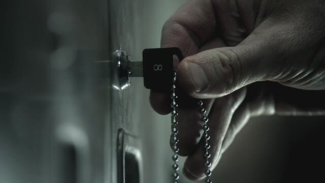File:1x01 SylvaneKey.jpg