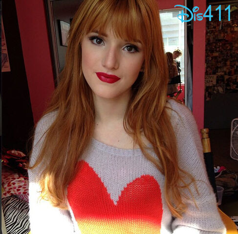 File:Bella-thorne-feb-15-2013-1-kisses-1.jpg