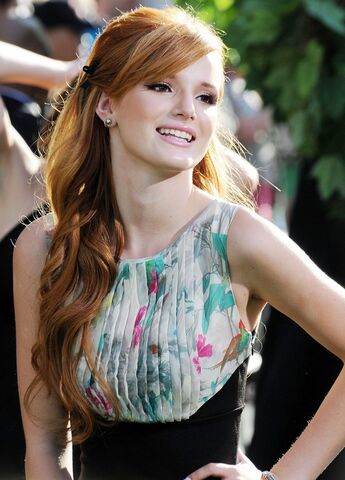 File:Bella-Thorne-at-the-The-Odd-Life-Of-Timothy-Green-premier-5-August-2012-bella-thorne-31741701-719-1000.jpg