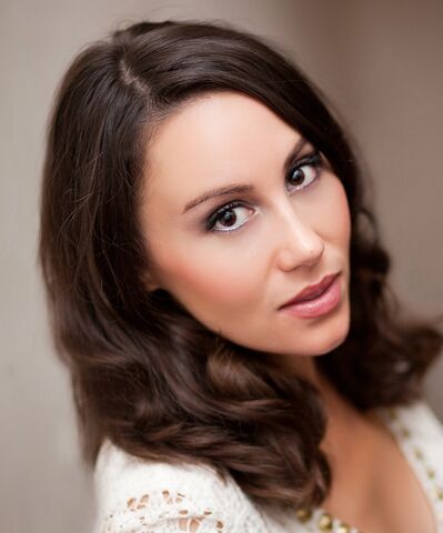 File:Headshot by Arielle Doneson.jpg