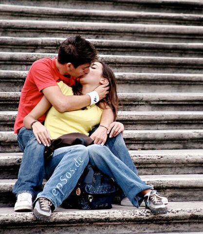 File:Sierra-Logan kiss.jpg