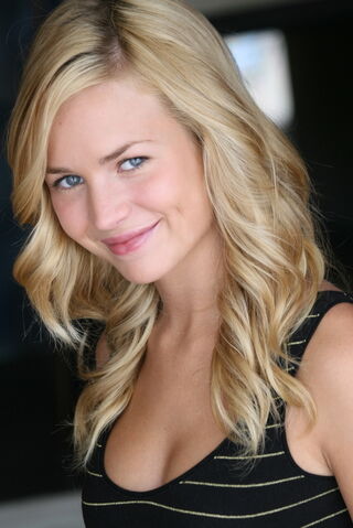 File:Britt-Robertson-Nikki.jpg