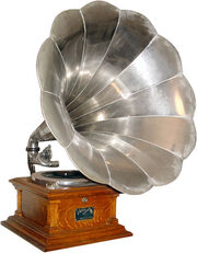 466px-VictorVPhonograph