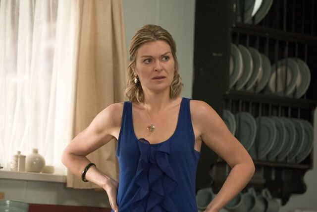 File:Roz-Turnbull-as-Valerie.jpg