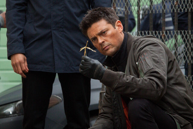 File:AlmostHuman ep113 sc7 023-crop.jpg