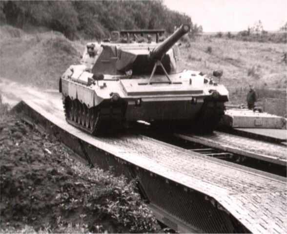 File:Leo2Br80.jpg