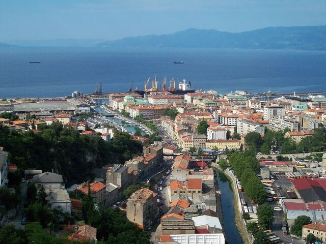 File:Pflaum skyline.jpg